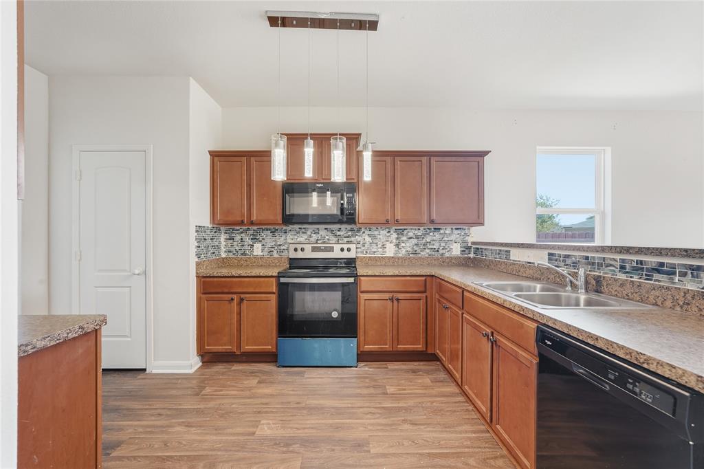 Hutchins, Texas 75141, United States, 3 Bedrooms Bedrooms, ,2 BathroomsBathrooms,Residential,Active,233127