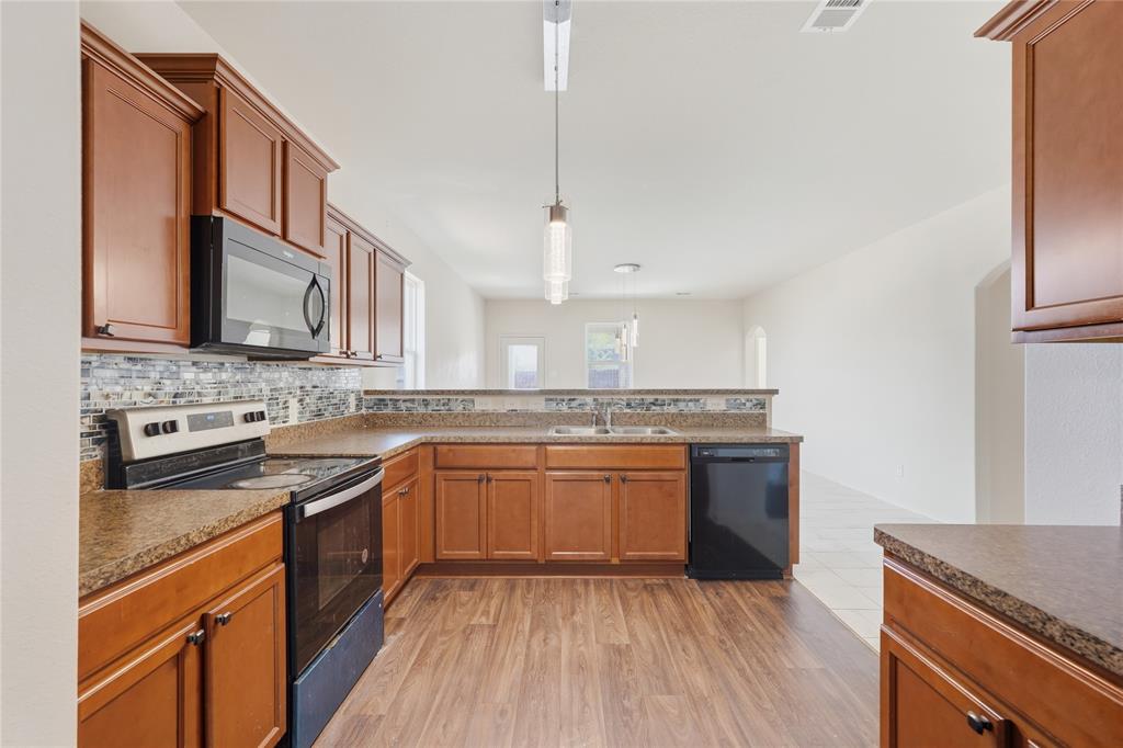 Hutchins, Texas 75141, United States, 3 Bedrooms Bedrooms, ,2 BathroomsBathrooms,Residential,Active,233127