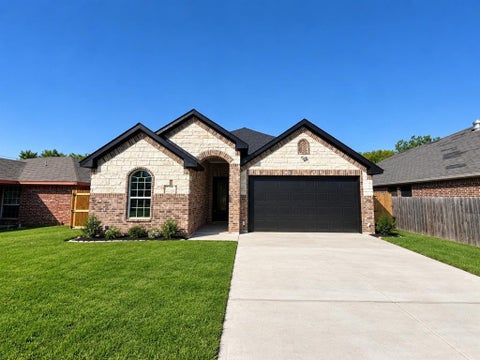 Photo of 909 Meriott Street, Ennis, TX 75119 (MLS # 21382764)