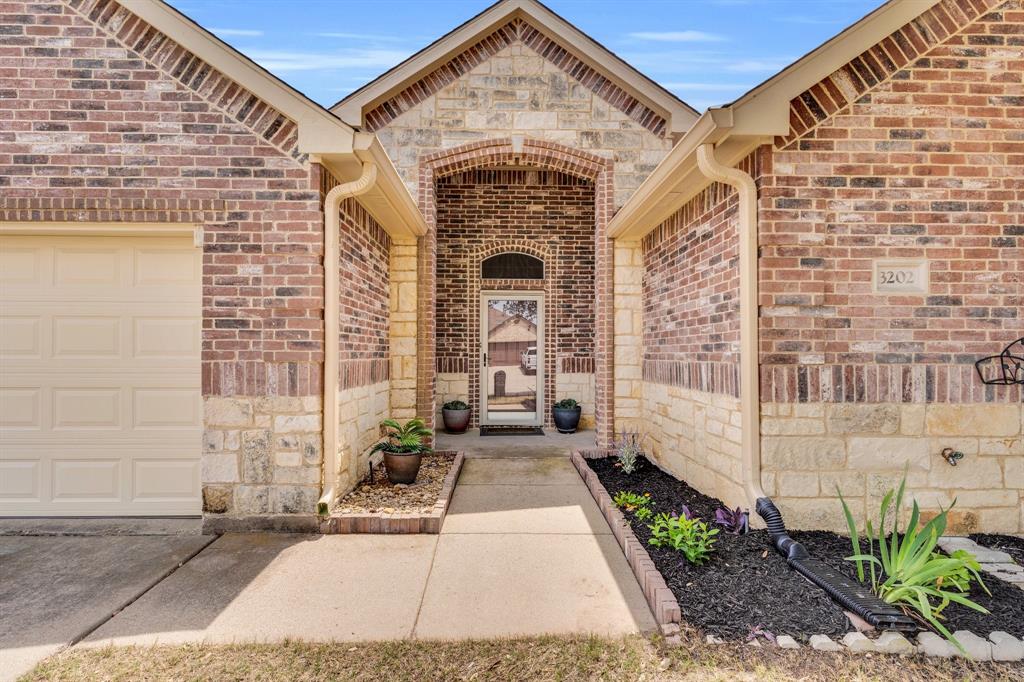3202 Canary Lane
