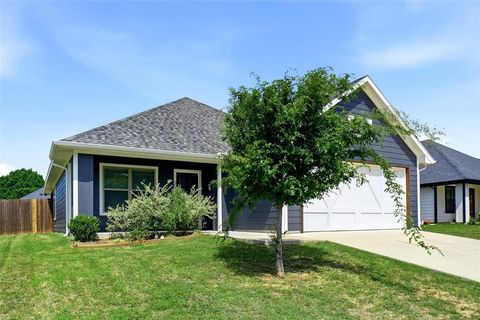 Photo of 210 Clover Circle, Weatherford, TX 76086 (MLS # 21260352)