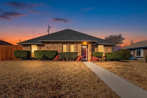 Photo of 3105 Afton Drive, Carrollton, TX 75007 (MLS # 21171055)