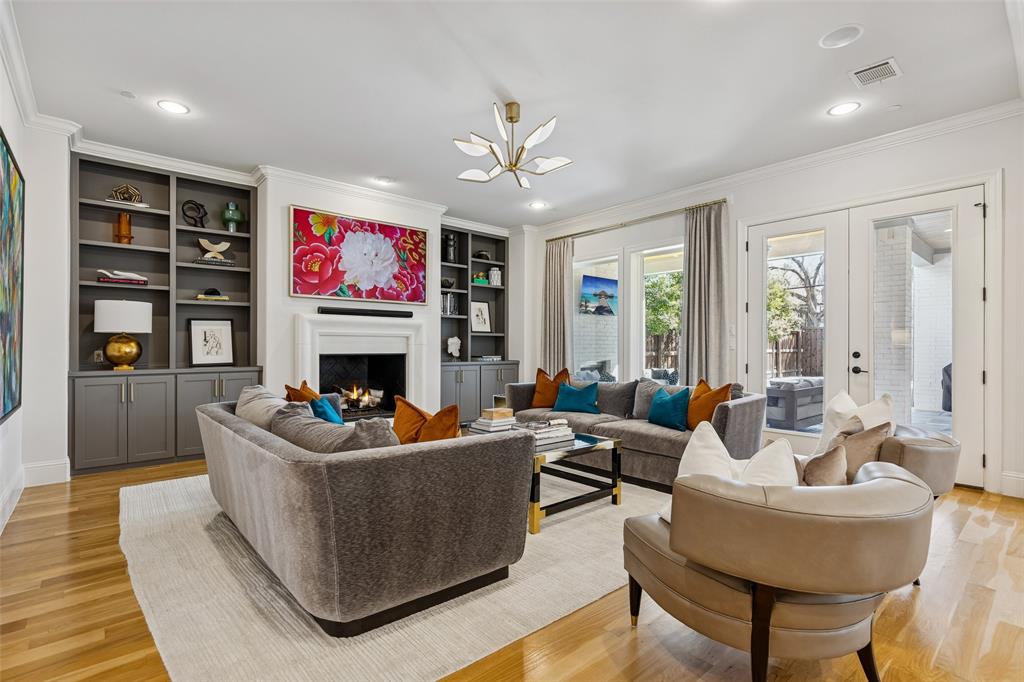 2921 Rosedale Avenue