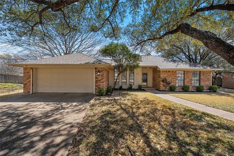 Photo of 209 Hidden Meadow Drive, Hewitt, TX 76643 (MLS # 21197337)