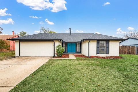 Photo of 4809 Trailwood Drive, Grand Prairie, TX 75052 (MLS # 21125352)