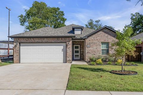 Photo of 121 W Morton Street, Denison, TX 75021 (MLS # 21196986)