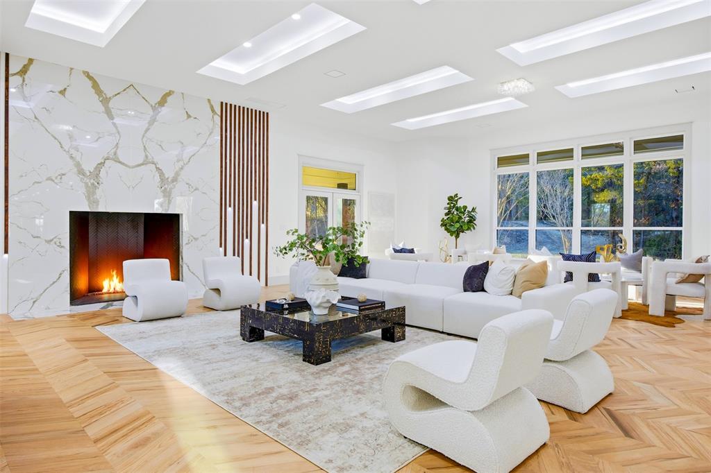 1000 W Wintergreen Road