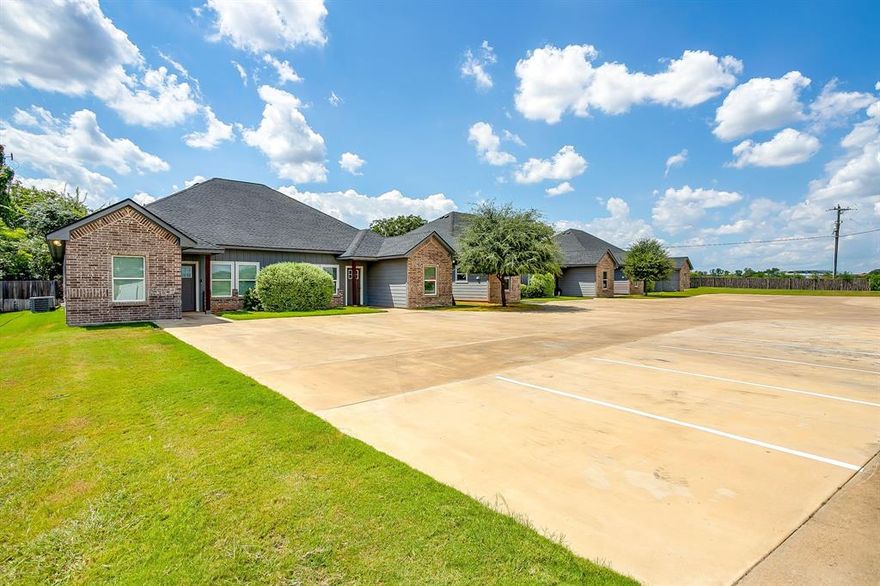 ***Not Furnished*** 

MOVE IN INCENTIVE - $150 off your first two months of rent when you move in before the end of the year! After first two month, rent returns to $2000 per month

Perfectly located on the Fort Worth side of Granbury, this well-maintained 3-bedroom, 2-bathroom duplex offers quick access to Hwy 377 and is just minutes from H-E-B, the YMCA, and Acton schools. The home features granite countertops throughout, an open-concept living area, and stainless steel appliances—including a built-in microwave, dishwasher, refrigerator, and stackable washer and dryer. Enjoy the privacy of a fenced backyard, ideal for pets or outdoor entertaining. Functional, stylish, and convenient—this property is move-in ready! Pets welcome with approval. Tenant and tenant's agent to verify all information.