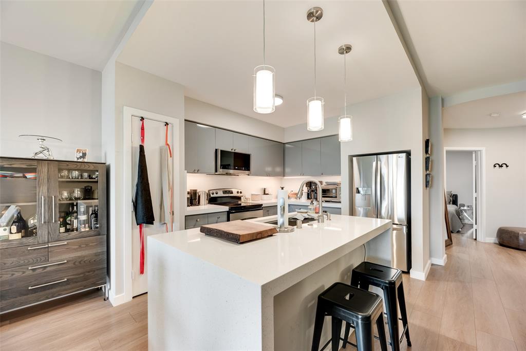 4107 Bowser Avenue 307