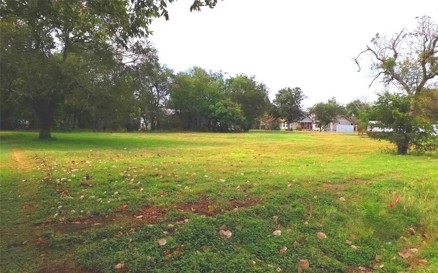 This residential building site is conveniently located near IH 35 between Waco and Temple. 0.474 acre of vacant land on a corner lot inside the City Limits with electricity, and gas available nearby, 1 block from 2 Restaurants, the Dollar Store, the Post Office. Close to the Bruceville-Eddy Independent School District.  The property does not currently have a septic system.  A water meter has been installed, Plat completed.  The City is in the process of installing a city sewer system. Contact the City of Eddy for more information on estimated completion date.