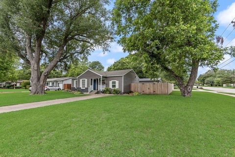 Photo of 313 Grace Lane, Terrell, TX 75160 (MLS # 21248479)