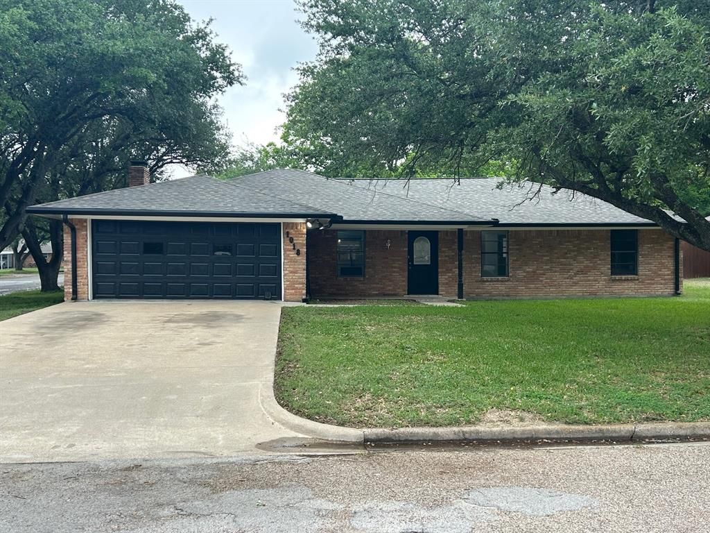 Photo of 1018 Clark St, Mexia, TX 76667 (MLS # 21252050)