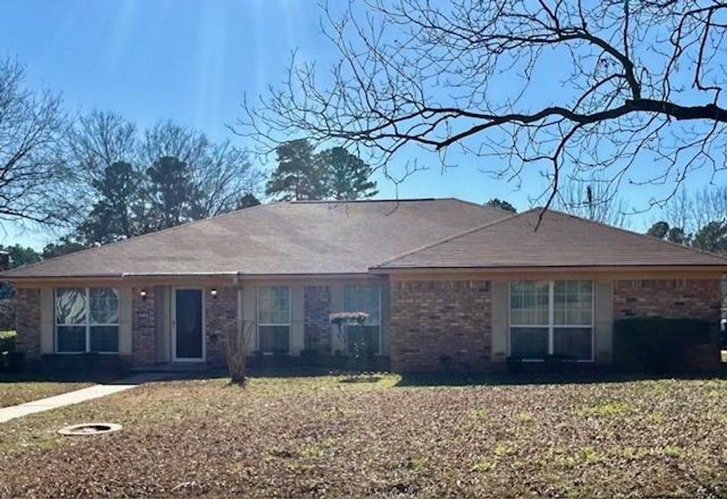 Photo of 510 Cynthia Drive, Longview, TX 75605 (MLS # 21157677)