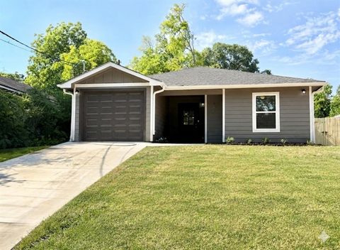 Photo of 506 Jeanette Avenue, Gladewater, TX 75647 (MLS # 21286090)