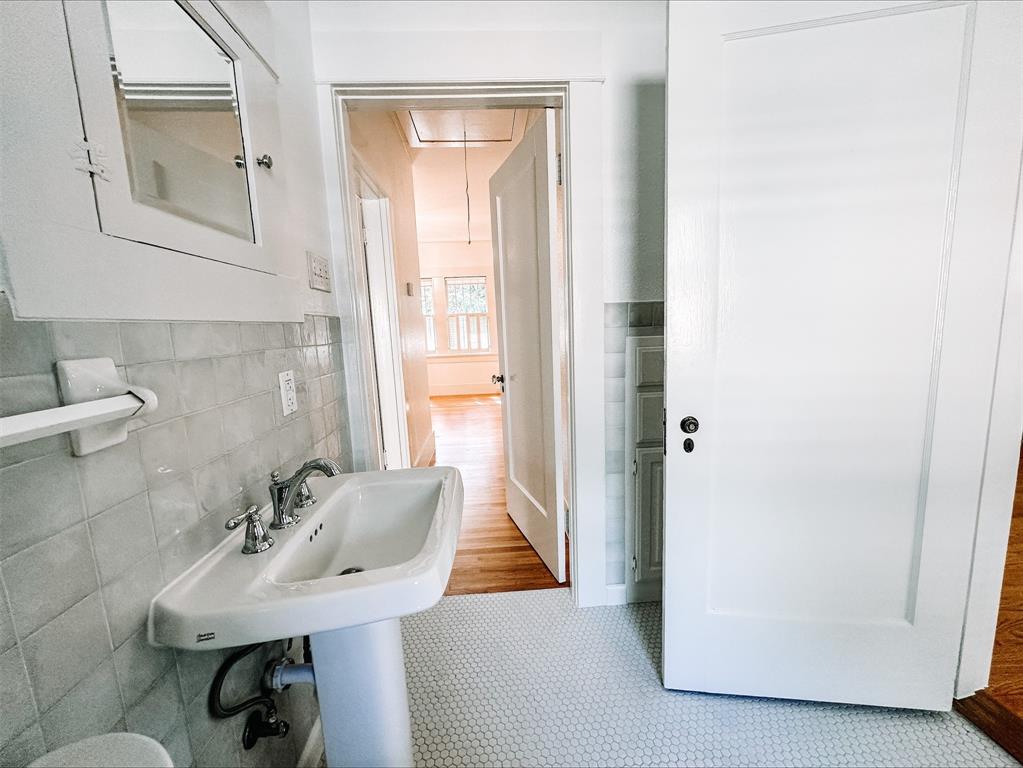 Mistletoe Sangamo Add - Residential