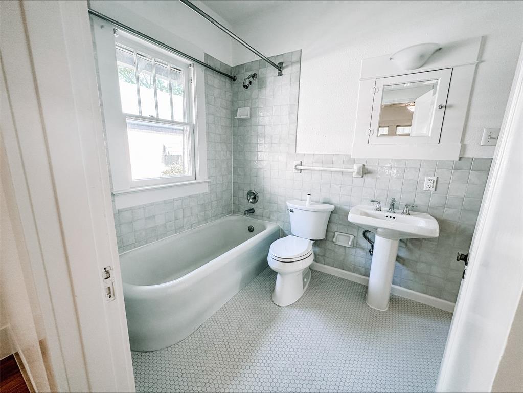 Mistletoe Sangamo Add - Residential