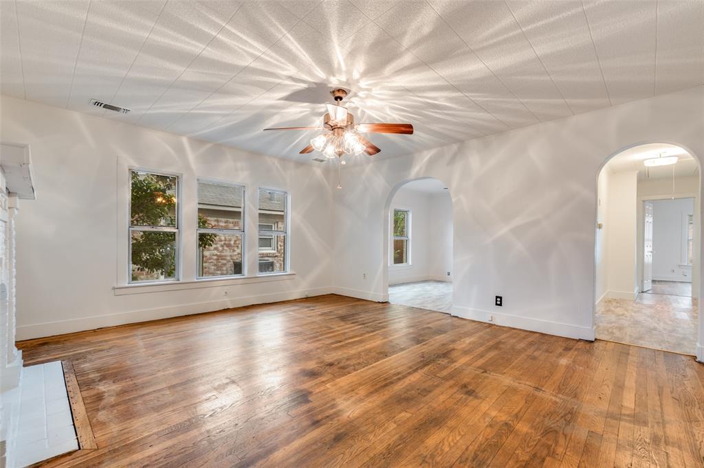 3323 Ivandell Avenue