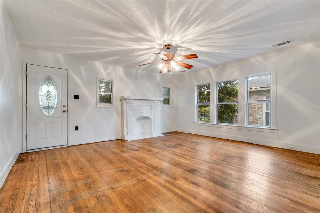 3323 Ivandell Avenue