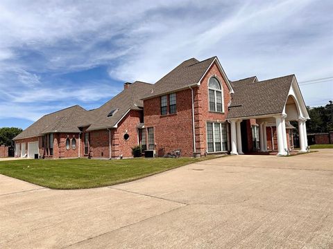 A home in DeSoto