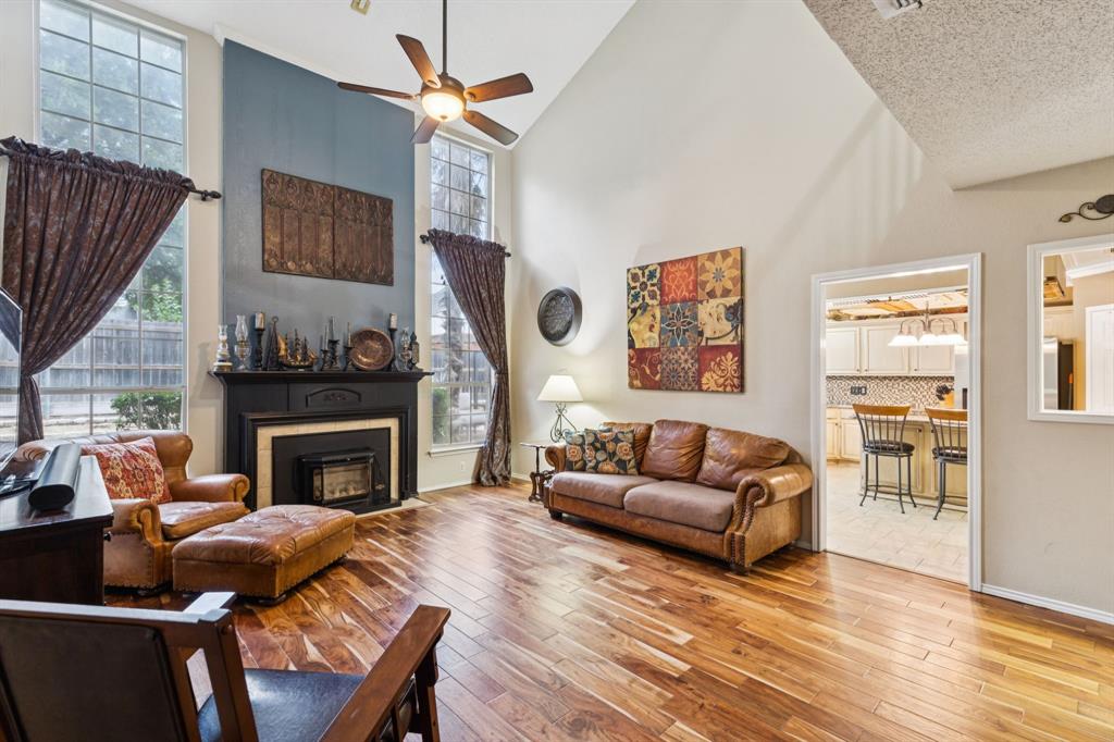 3412 Glade Creek
