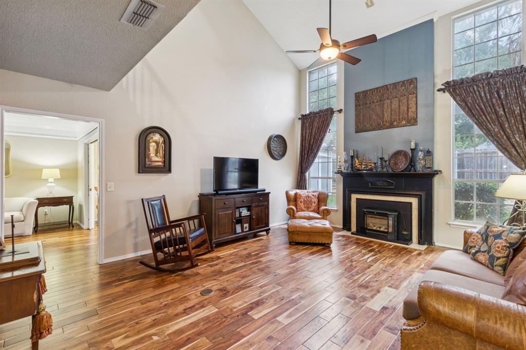 3412 Glade Creek