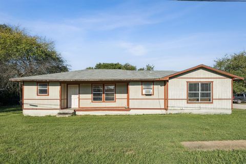 502 S Pearl Street Trenton TX 75490
