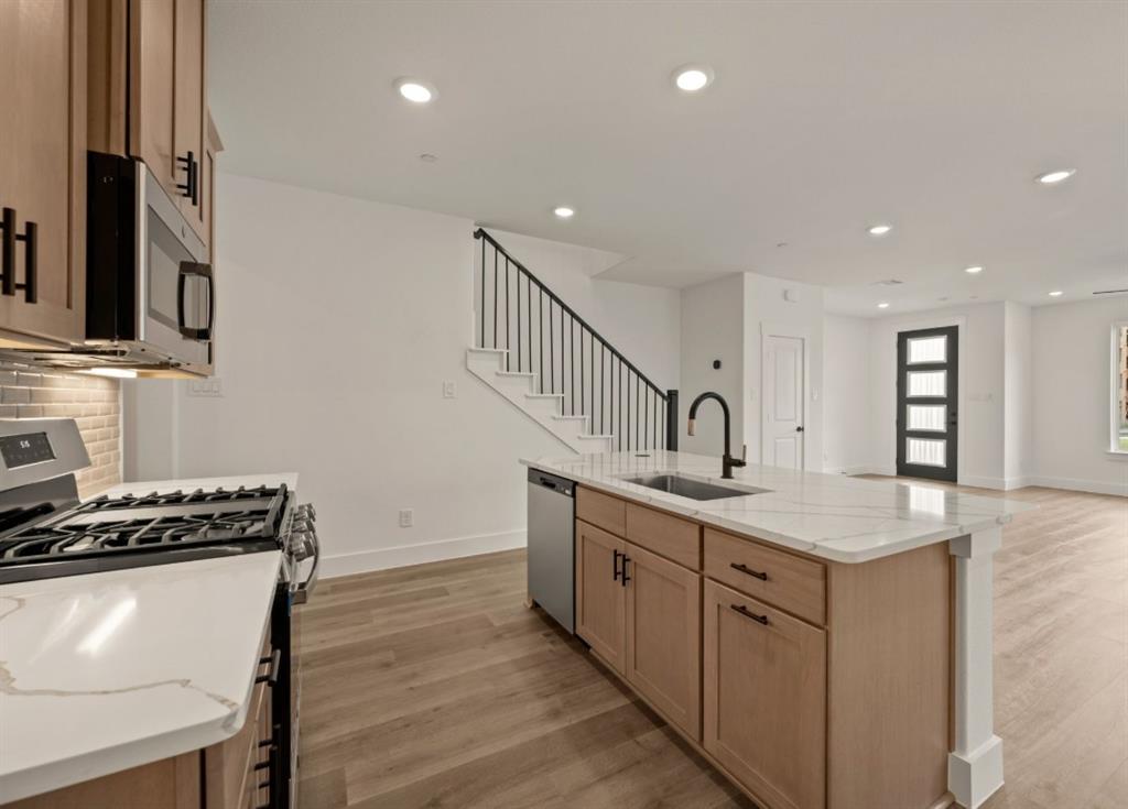 2552 Campden Mews