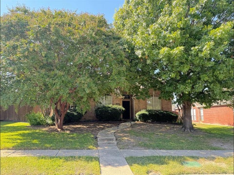 Photo of 6721 Candlecreek Lane, Plano, TX 75024 (MLS # 21401790)