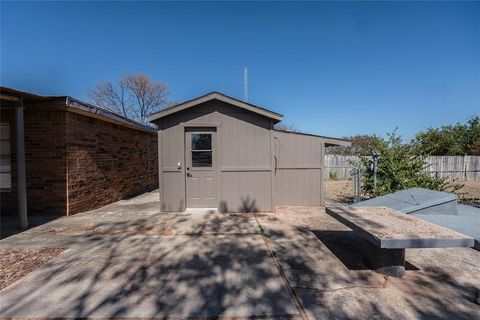 A home in Nocona