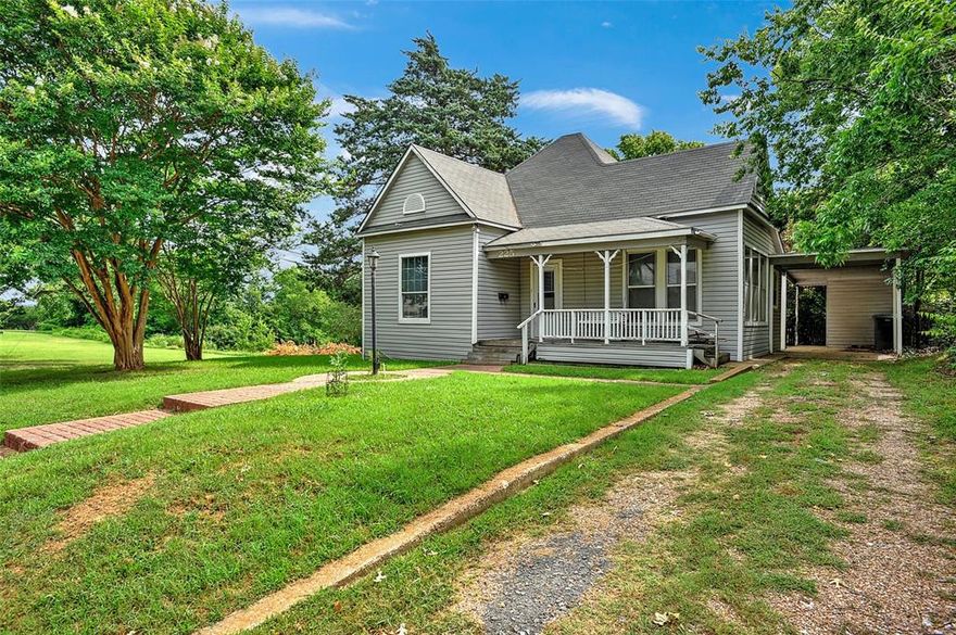 Excellent opportunity for an Airbnb for Medical personal,  nurses, doctors, etc.  Location, Location. Location.    Cute little starter home is approximately 100 yards from Medical Offices and Wilson & Jones Hospital,  located at 500 Highland Ave,  Sherman, TX.   Our world has recently survived many major changes.   A Visiting health care professional will be able to walk to their office or the Hospital.   Location is Fantastic.    Great Neighborhood!  West Sherman.   This Is A Great OPPORTUNITY to purchase an Investment home in our Exploding Area North Texas.