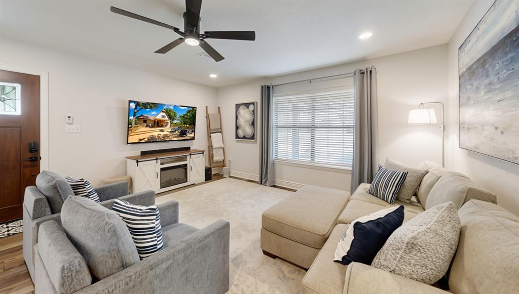 1425 Blackhawk Circle