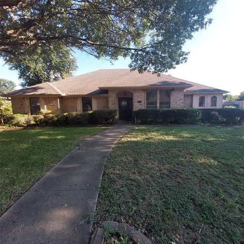 900 Prairie Creek Drive DeSoto TX 75115