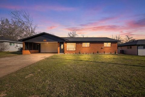 Photo of 213 Southview Drive, Henderson, TX 75654 (MLS # 21197706)