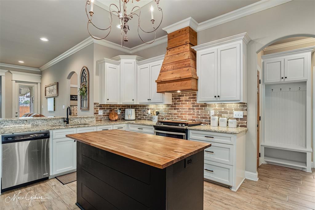 Benton, Louisiana 71006, United States, 4 Bedrooms Bedrooms, ,2 BathroomsBathrooms,Residential,Active,214222