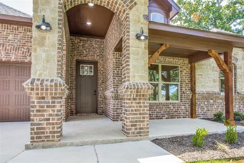 A home in Lake Kiowa