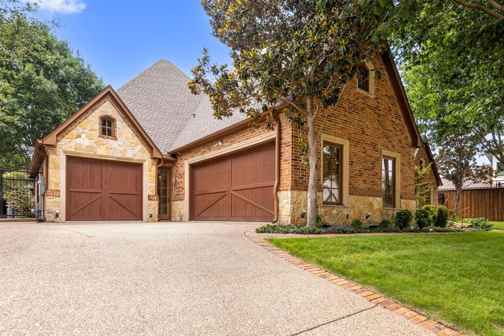 910 Belclaire Circle