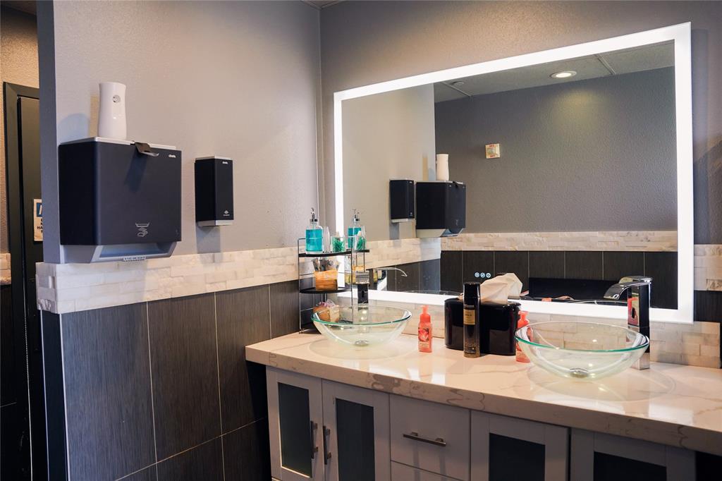 Wesley Methodist Add - Commercial Lease