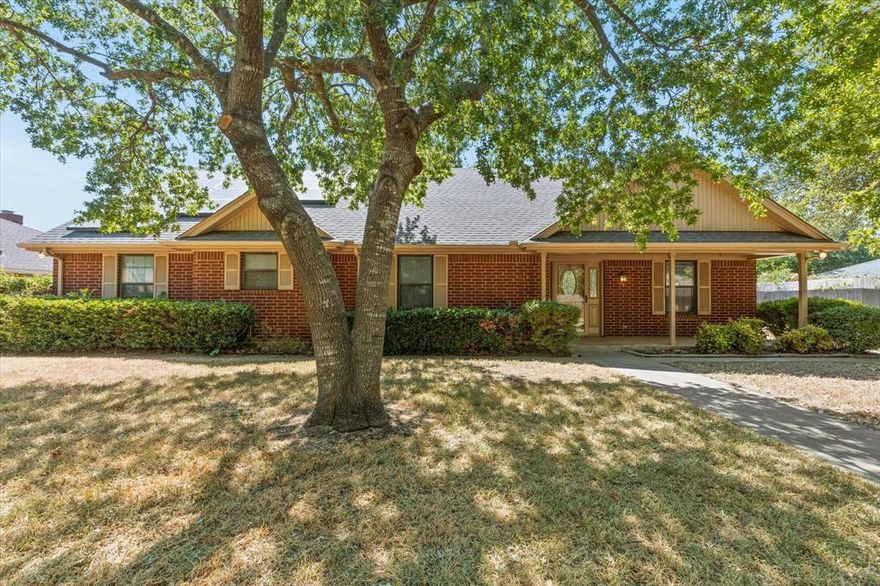 COME MAKE THIS ONE YOUR OWN!!! Spacious home in an established neighborhood close to schools and shopping. This home features an open concept floor plan with lots of storage and spacious bedrooms. Also features large kitchen with island, separate dining, family room with cozy fireplace. Spacious master suite with his and her sinks. Sunroom that can be used for office space. Exterior features include a large backyard with storage building, 2 car gargage and lots of shade trees. Home also has low electric bills due to the solar panels.