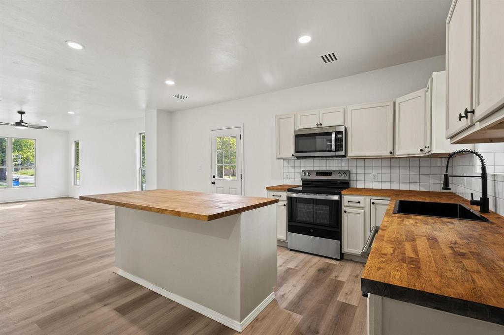 831 W Owing Street