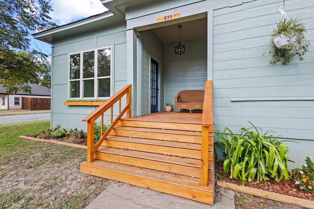 831 W Owing Street