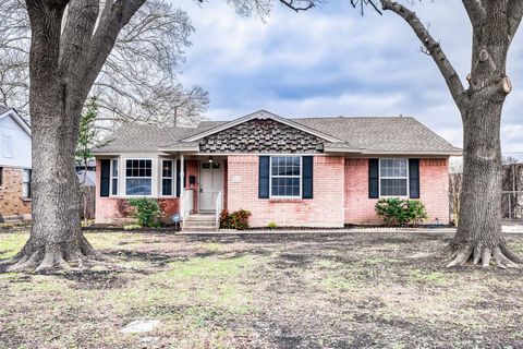Photo of 718 Devonshire Drive, Richardson, TX 75080 (MLS # 21166163)