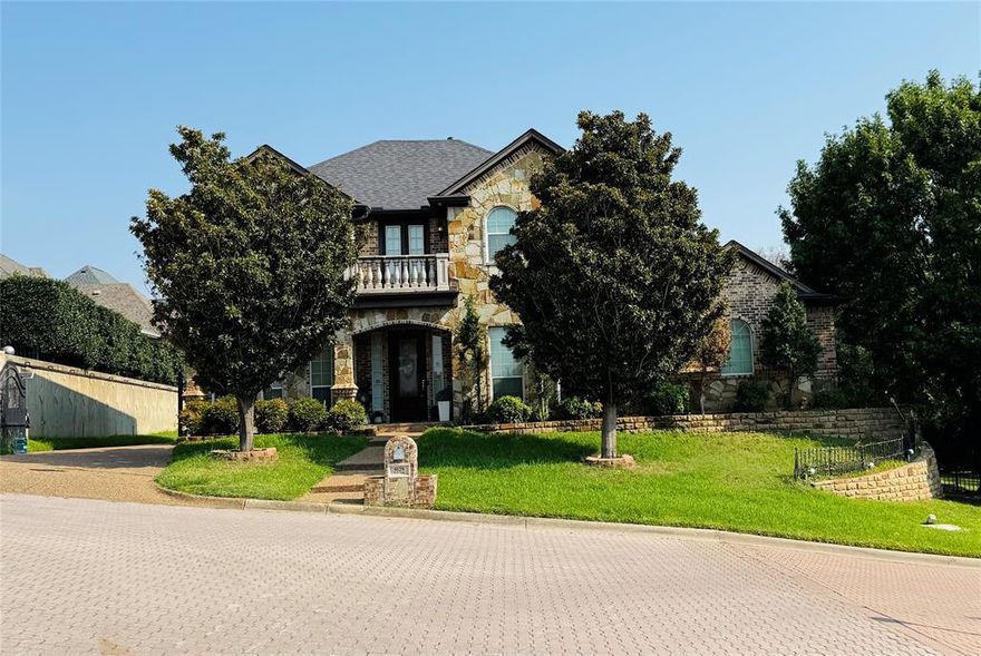 Impressive woodland Oaks custom home that features two large living areas, one can be office, two dining areas and office downstairs, a game room upstairs.  The kitchen with plenty of custom cabinets and granite countertops.  Large master suite downstairs, as well as 3 bedrooms, 2 full bathrooms upstairs. Backyard back by the community common area.  This area can be enjoyed by the whole family or pets.  Convenient to shop, restaurant and highway 183. The home placed in the highly sought-after Birdsville ISD.  NO EVICTIONS, FELONIES, OPEN COURT, BANKRUPTCY ACCEPTED. MUST HAVE CREDIT SCORE OF 620+, 3 X RENT INCOME, DEPOSIT DUE AT THE TIME OF LEASE SIGNING. PET ARE CASE BY CASE. 2 PETS MAXIMUM. TENANT & TENANT'S AGENT TO VERIFY ALL INFORMATION INCLUDING SCHOOL & MEASUREMENTS.