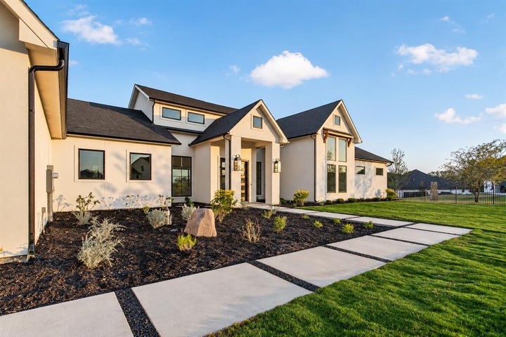 Photo 1 of 40 — 7752 Laura Lake Lane, Fort Worth, TX 76126