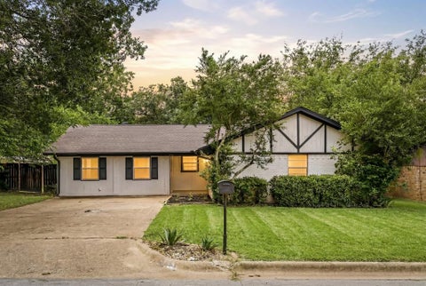 Photo of 1213 Vivienne Street, Weatherford, TX 76086 (MLS # 21311668)