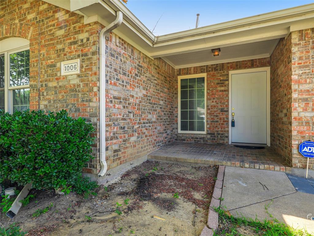 1006 Greenbriar Lane