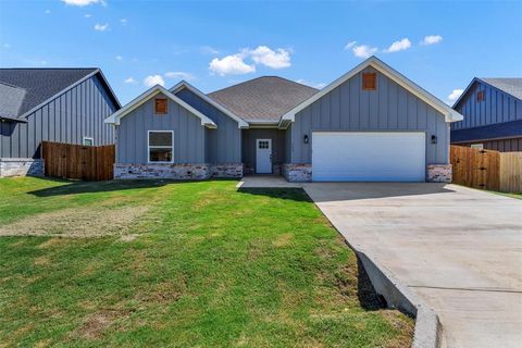 117 Bexar Street Mabank TX 75147