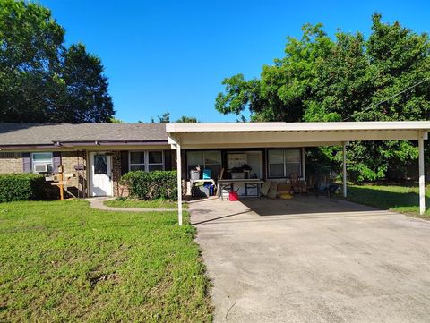 705 Pillar Street Bowie TX 76230