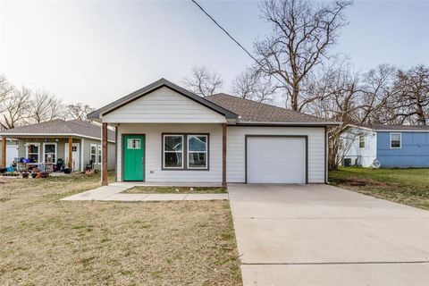 Photo of 924 W Collins Street, Denison, TX 75020 (MLS # 21258786)