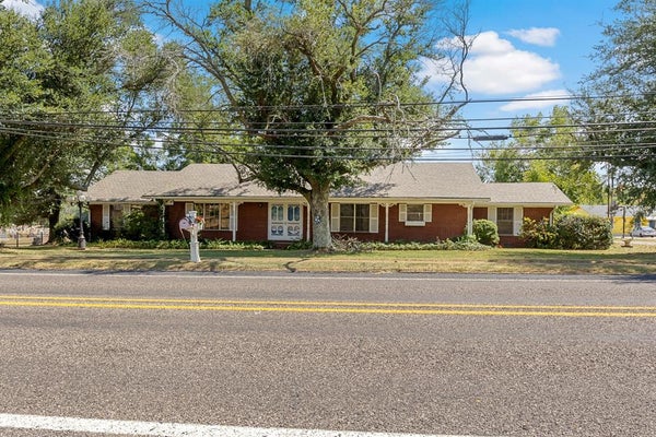 717 E 1ST, HUGHES SPRINGS, TX 75656 - Image 5be580f0e0b4d95ae91dc7d2139e8ebb/587313722