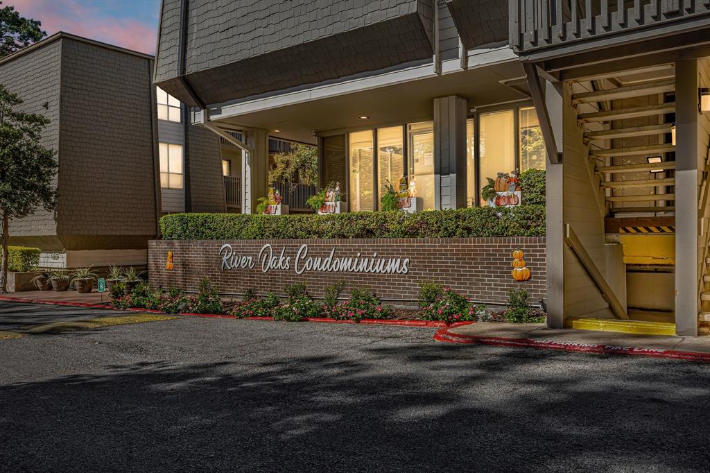 4837 Cedar Springs Road 215